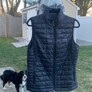 New w tags black Patagonia Women’s vest